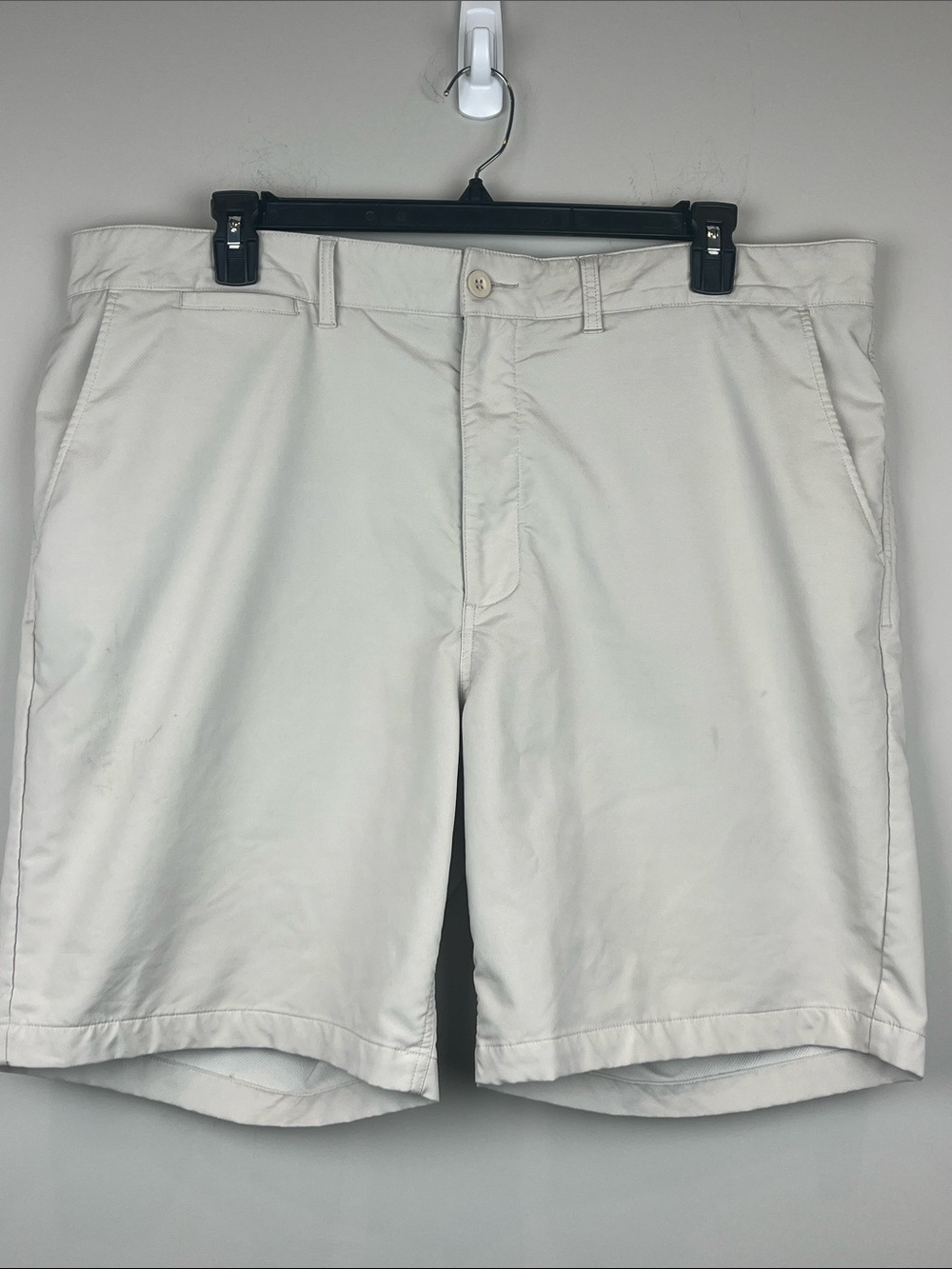 johnnie-O Light Tan Flat Khaki Front Performance Golf Shorts Size 44